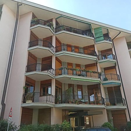 Blue Wave Apartment Arona - Lago Maggiore Exteriör bild