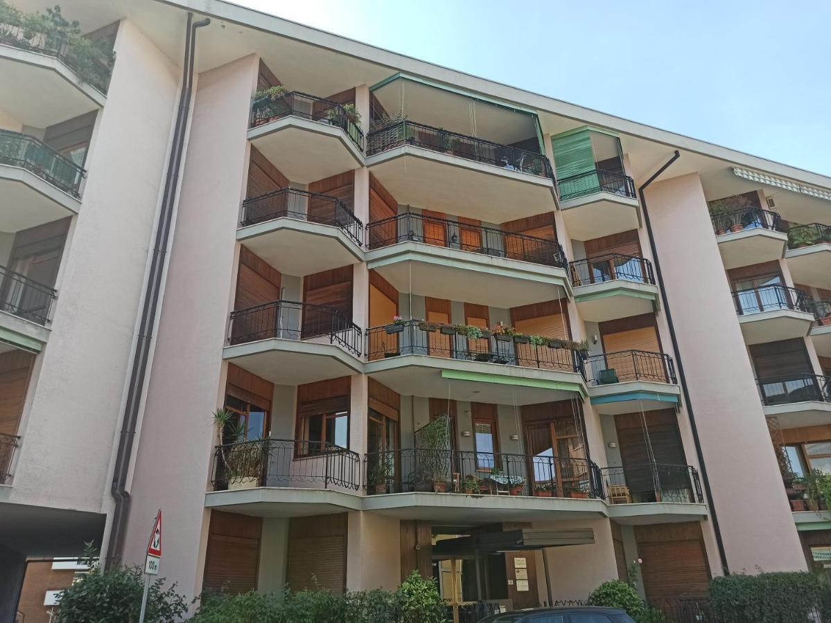 Blue Wave Apartment Arona - Lago Maggiore Exteriör bild